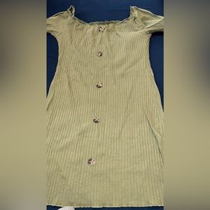 Only worn once when trying it out and color didn’t suit me